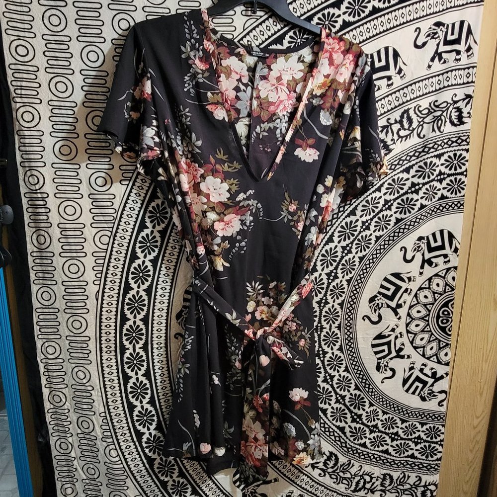 Black w Floral Design Mini V Neck Dress w optional strap